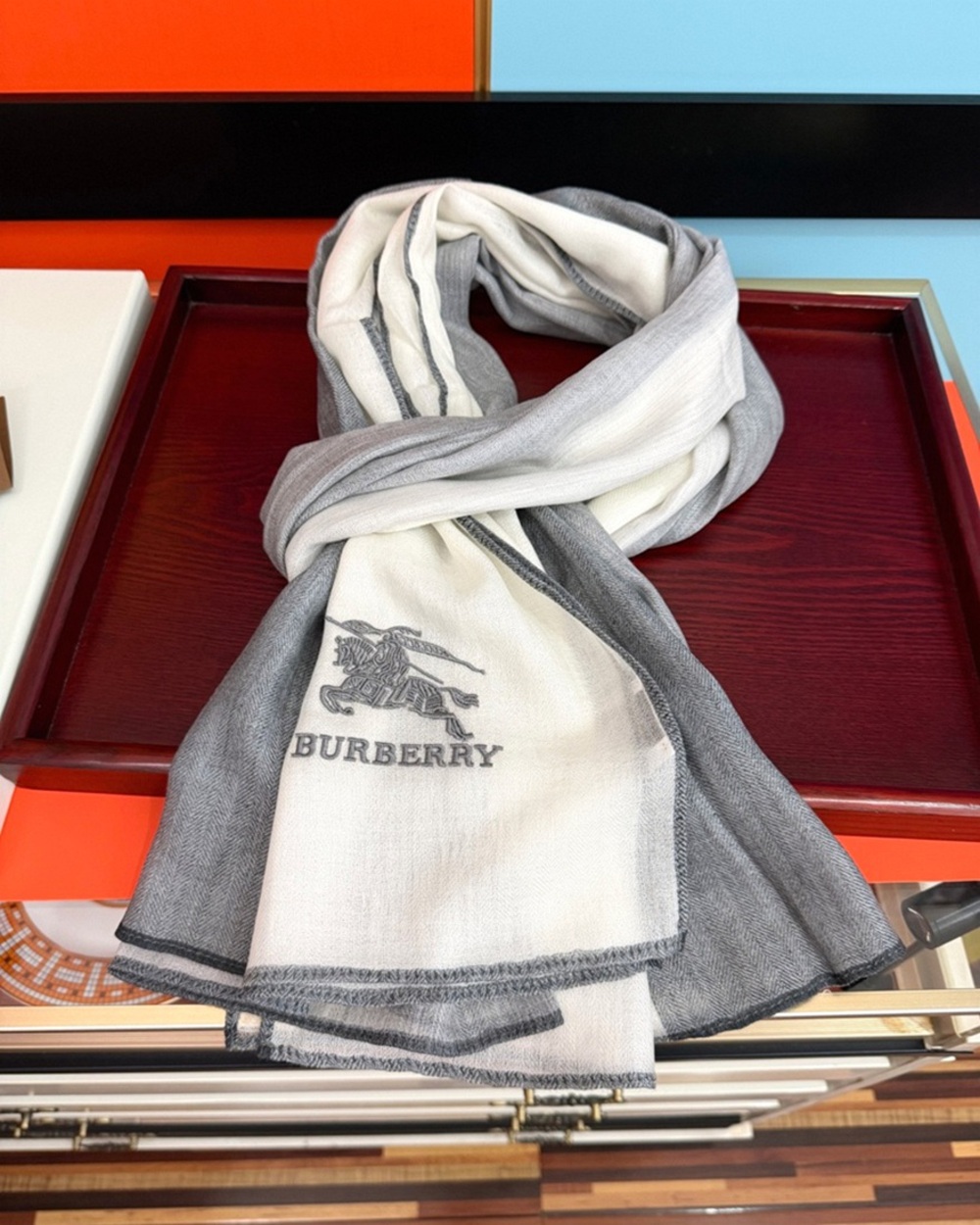Burberry Large Soft Wrap Scarf Grey White Contrast - Picture 8 of 8